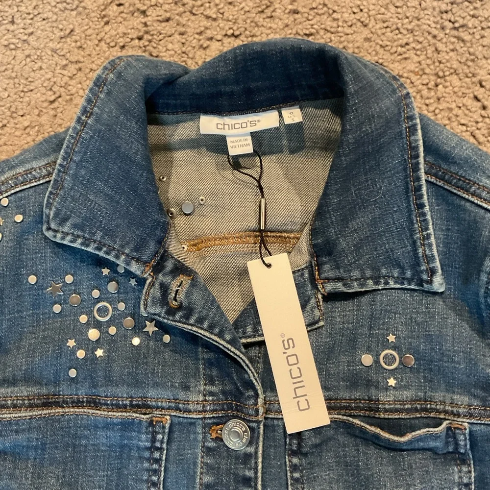 NWT Chico’s Silver Studded Denim Jean Jacket Y2K Blue sz Small - Picture 3 of 6